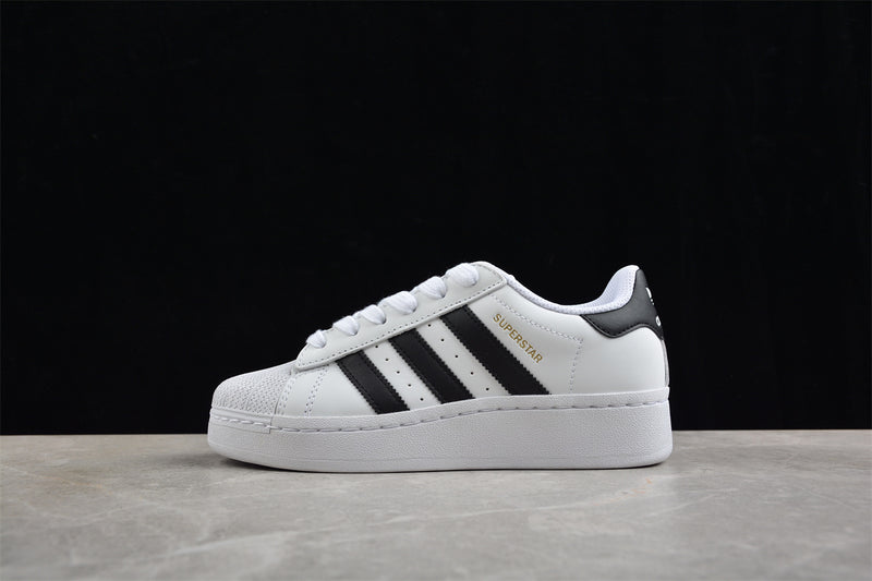 Tênis Adidas superstar