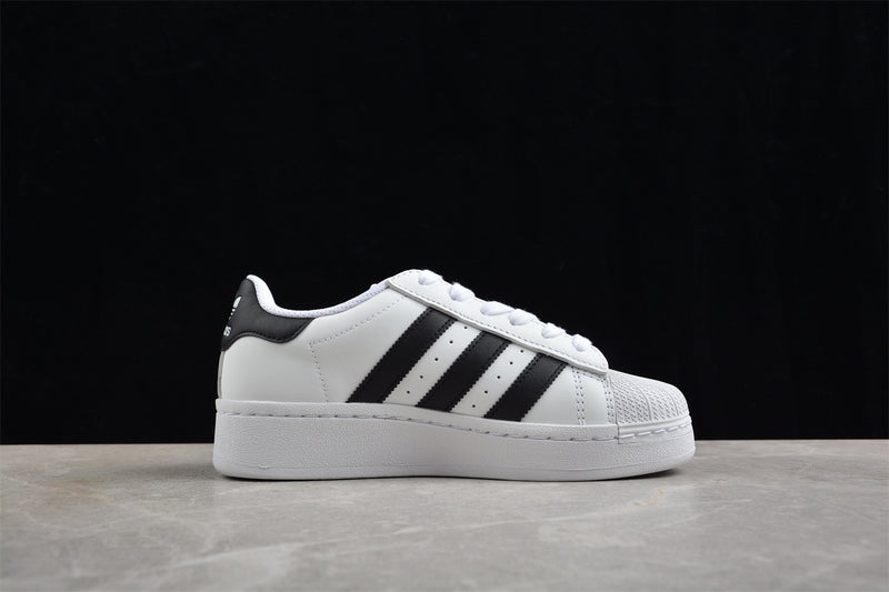 Tênis Adidas superstar