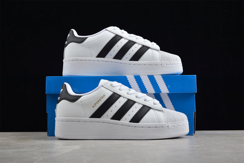 Tênis Adidas superstar