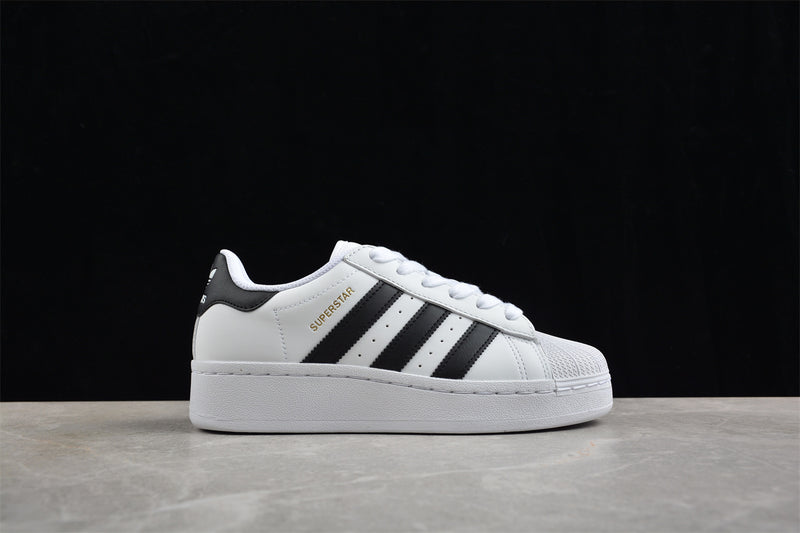 Tênis Adidas superstar