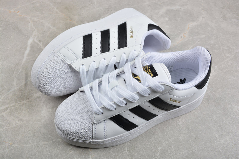 Tênis Adidas superstar